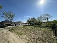 Eladó telek Baja, 862m2