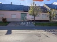 Eladó házrész Baja, 76m2