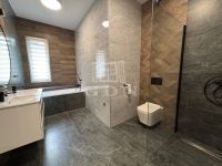 Komárom Lakás (téglaépítésű)