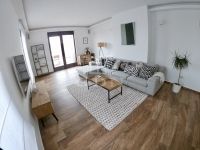 Eladó lakás (téglaépítésű) Budapest VI. kerület, 150m2