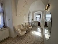 Eladó üzlethelyiség Vác, 66m2