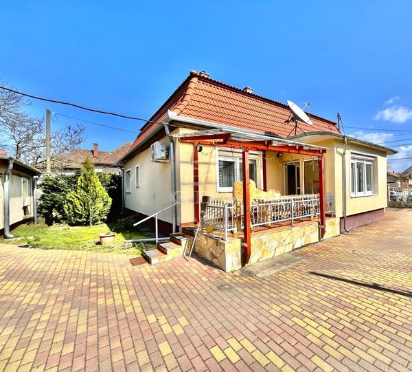 Eladó Debrecen Családi ház