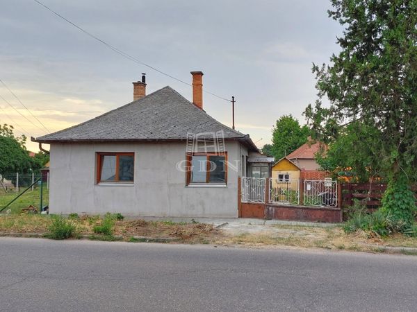 Eladó Hajdúnánás Családi ház
