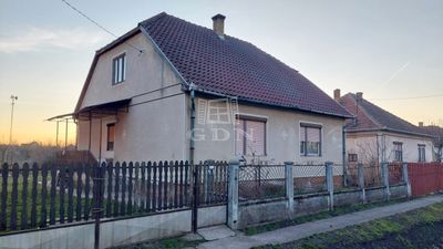 Görbeháza Einfamilienhaus - 16.000.000 HUF