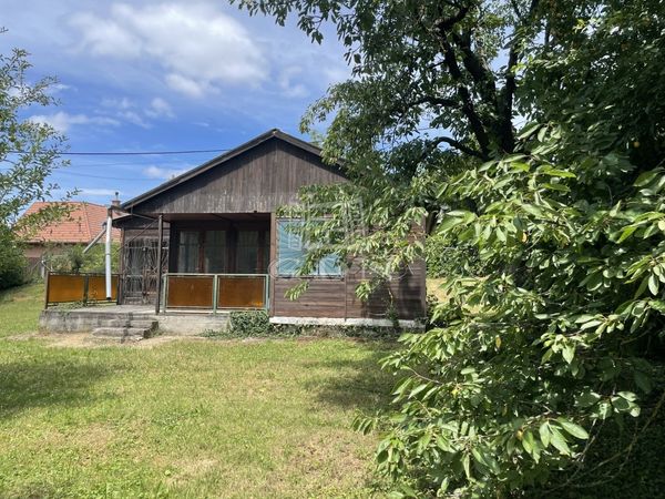 Eladó Budakeszi Nyaraló