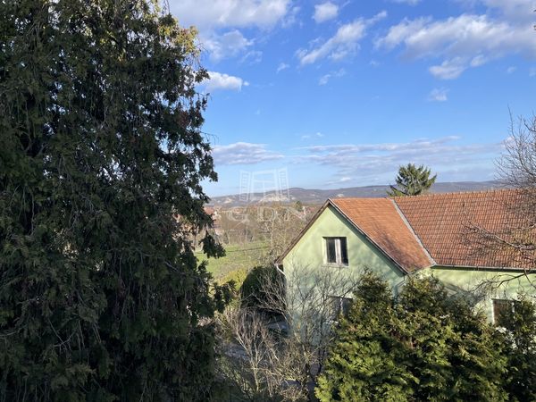 出卖 Perbál 家庭别墅