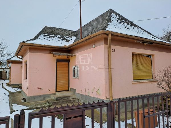 Eladó Felcsút Családi ház