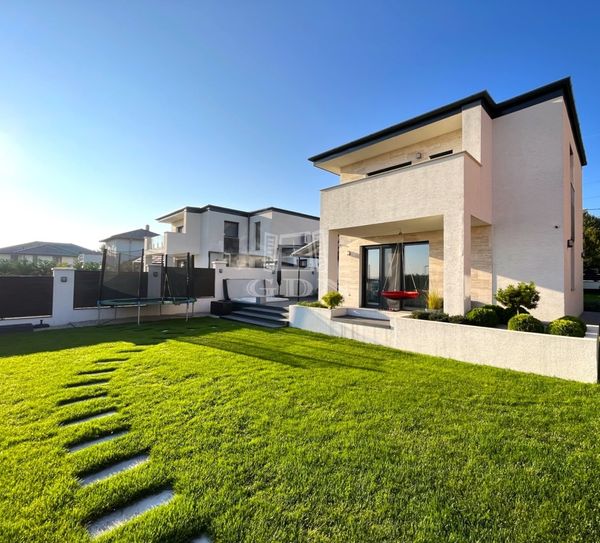 出卖 Törökbálint 双面别墅