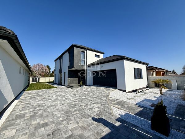 Eladó Győr Családi ház