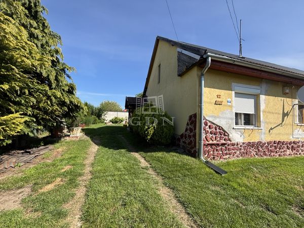 Vânzare Bőny Casa Familiala