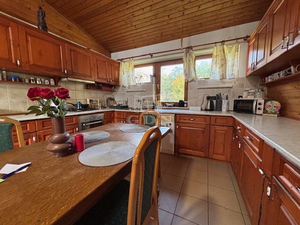 Vânzare Bőny Casa Familiala