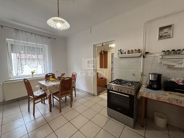 Eladó Ács Családi ház