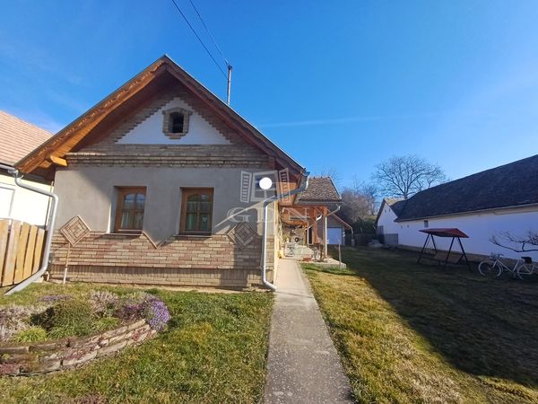 For sale Bonyhádvarasd Family House