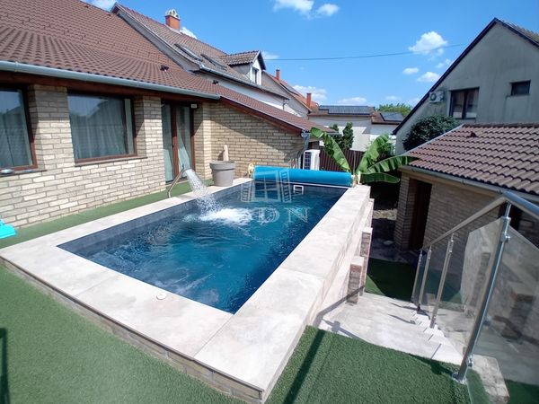 Eladó Baja Családi ház