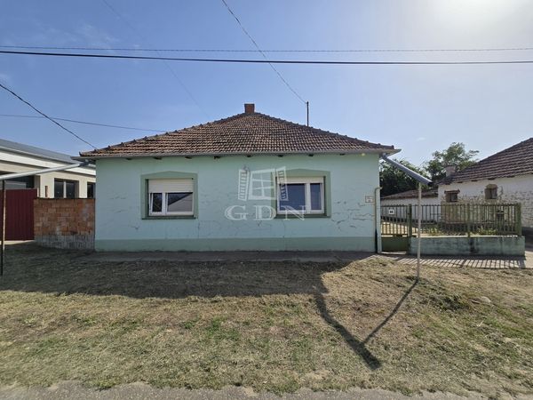 Eladó Borota Családi ház