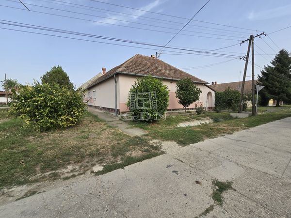 出卖 Tataháza 家庭别墅