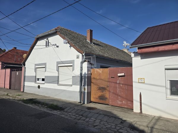 Eladó Baja Házrész