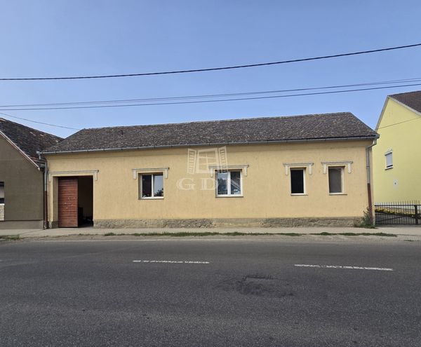 Eladó Szászvár Családi ház