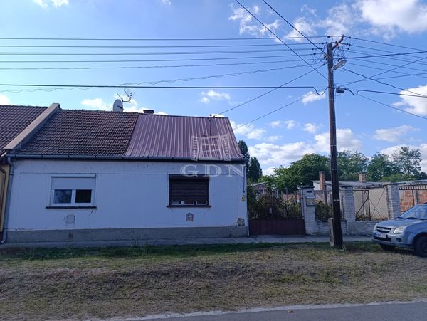 Eladó Baja Házrész