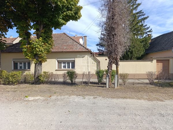 Eladó Baja Házrész