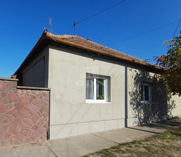 Eladó Baja Családi ház