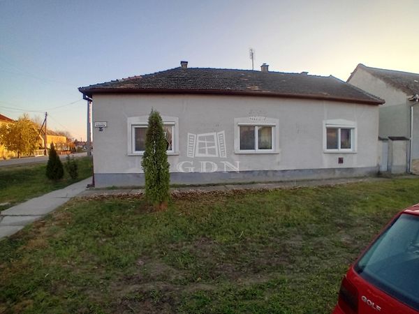 Eladó Hajós Családi ház