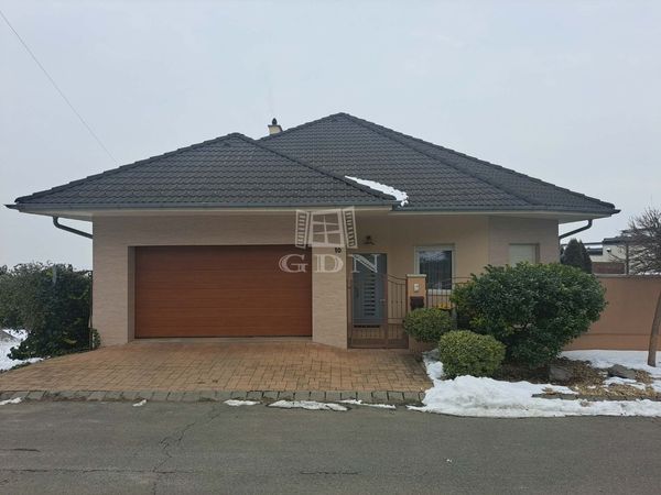 Eladó Szekszárd Családi ház