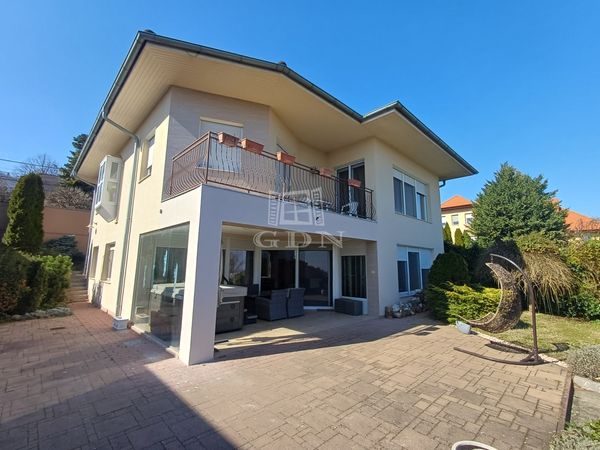 Eladó Szekszárd Családi ház