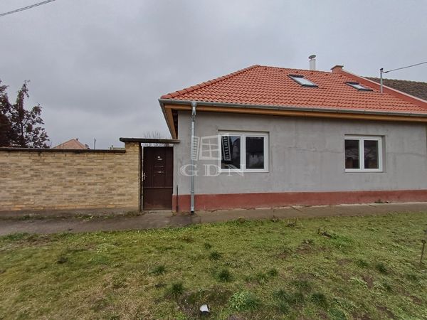 Eladó Baja Ikerház