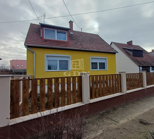 Eladó Baja Családi ház