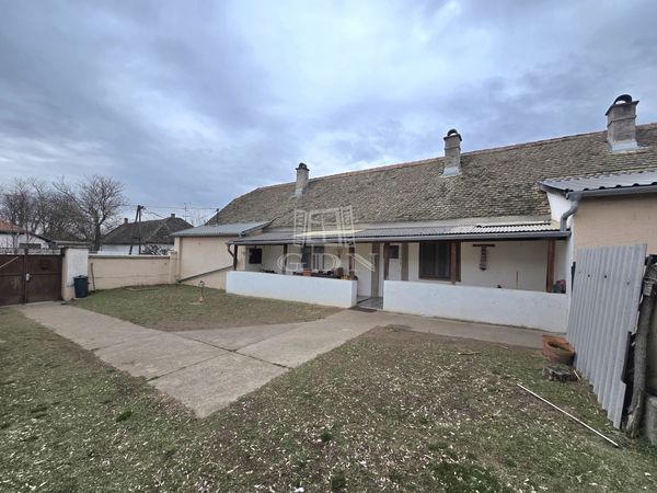 Eladó Baja Családi ház