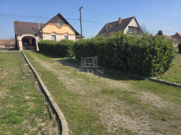 Eladó Madaras Családi ház