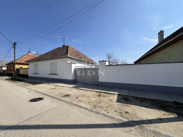 Eladó Baja Családi ház