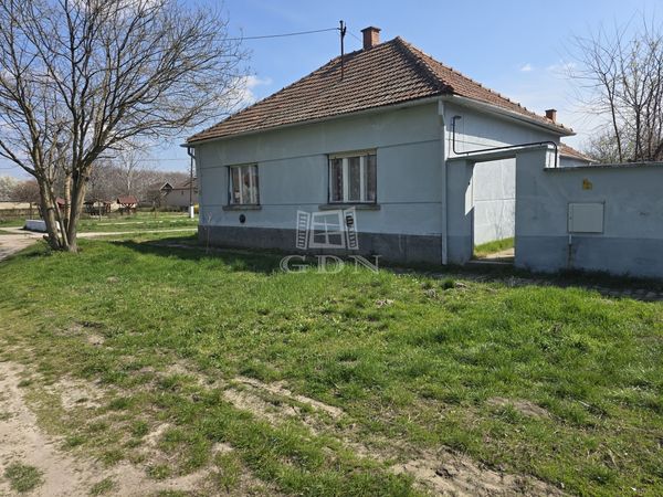 Eladó Madaras Családi ház