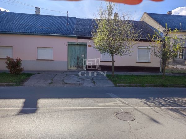 Eladó Baja Házrész