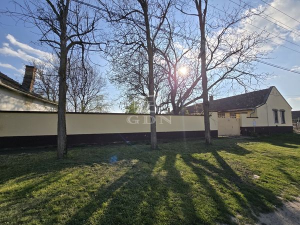 For sale Madaras Family House