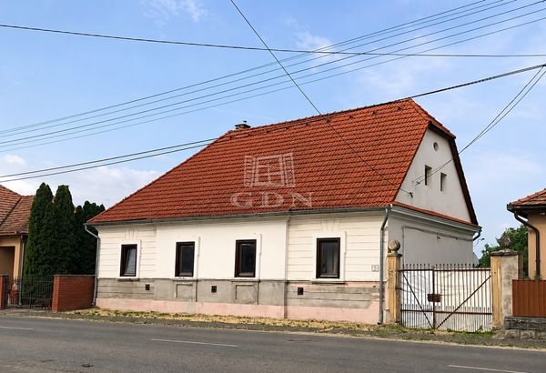 Vânzare Bonyhád Casa Familiala