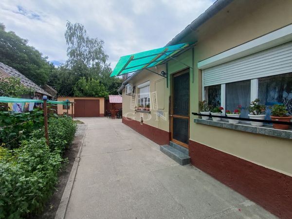 Eladó Baja Házrész