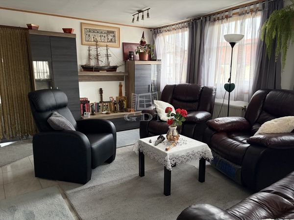 Eladó Erdőkertes Családi ház