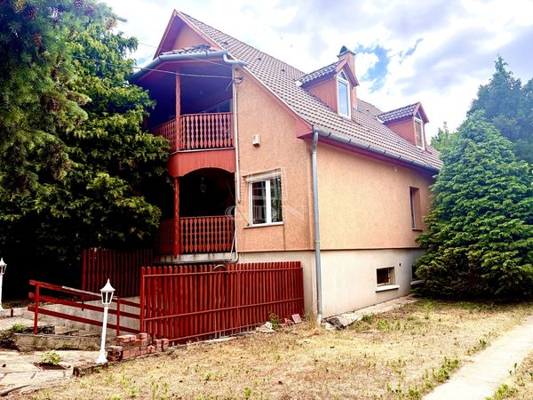 Eladó Erdőkertes Családi ház