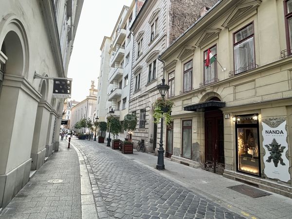 Vânzare Budapest V. kerület Locuinta (caramida)