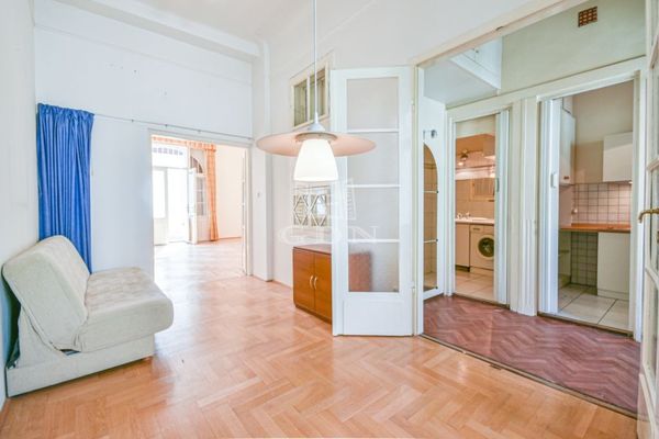 Eladó Budapest VI. kerület Lakás (téglaépítésű)