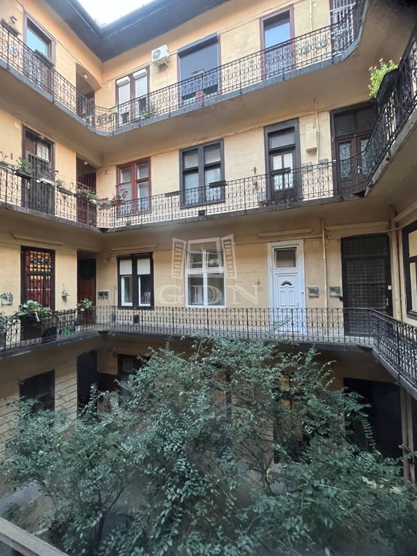 Eladó Budapest VII. kerület Lakás (téglaépítésű)