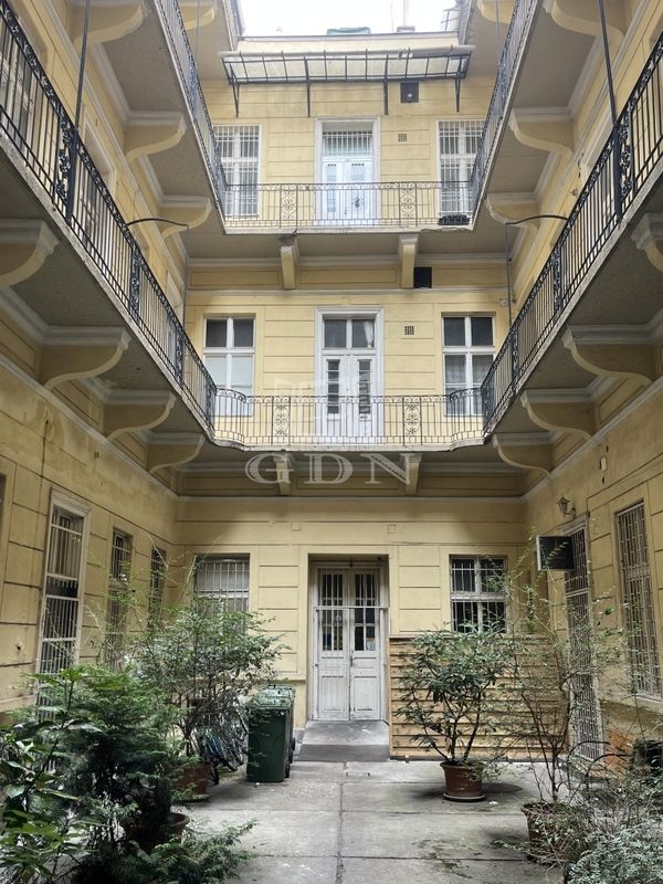 Продается Budapest VI. kerület Квартира (кирпичная)