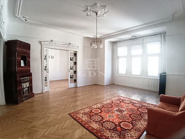 出卖 Budapest V. kerület 公寓房（砖头）