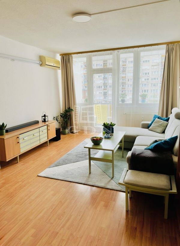 出卖 Budapest VIII. kerület 公寓房（百叶窗）