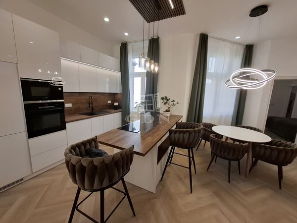 出卖 Budapest V. kerület 公寓房（砖头）