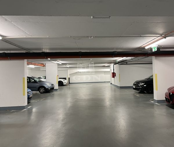 Eladó Budapest IX. kerület Garázs