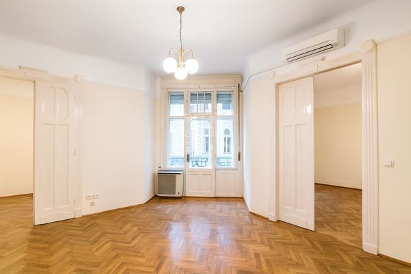 Eladó Budapest VII. kerület Lakás (téglaépítésű)