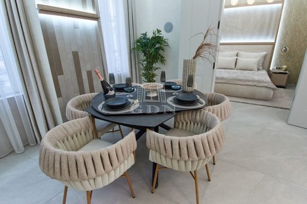 Eladó Budapest VI. kerület Lakás